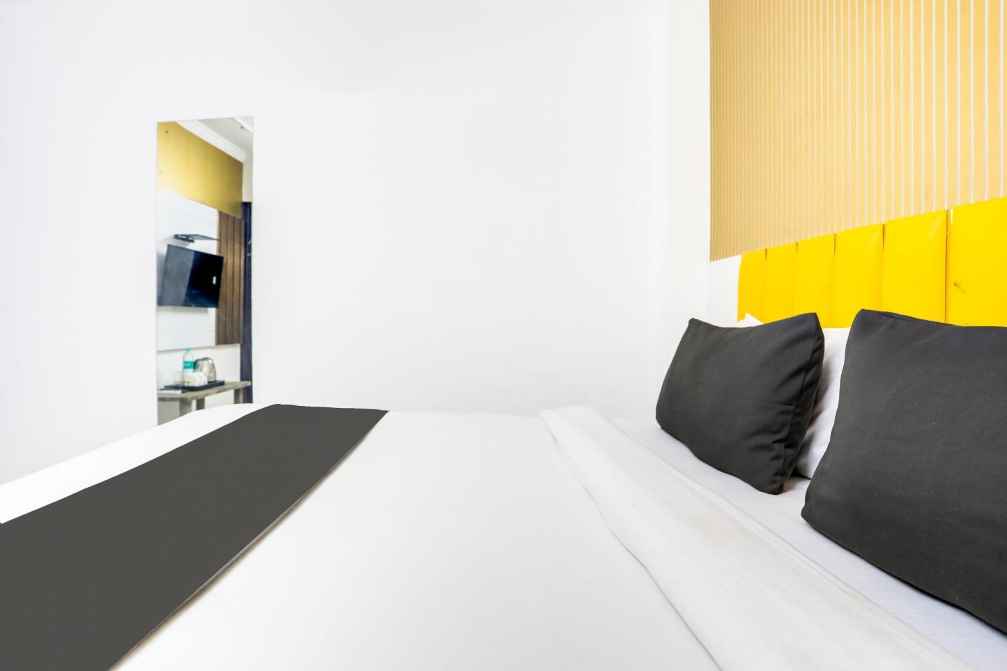 Hotel O Anchal Dx New Delhi Exteriör bild